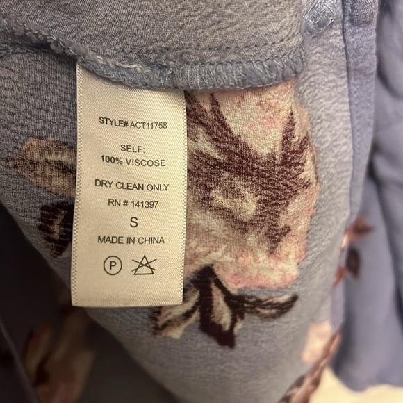 Astr the label size S floral top 100% viscose - Picture 6 of 7